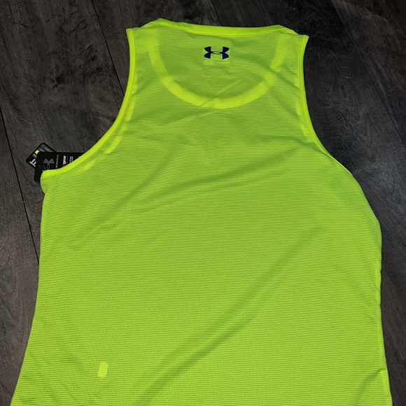 NWT Men’s Under Armour workout shirt - Picture 4 of 4